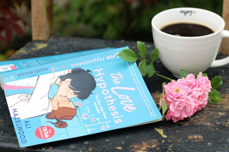 10 Rom-Com Reads to Warm Your Heart